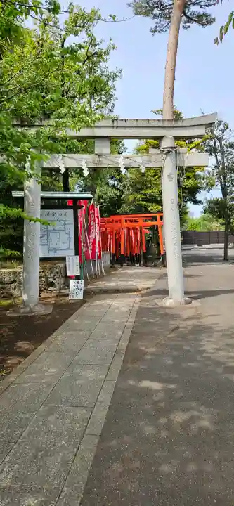 東伏見稲荷神社の{uncategorized: "未分類", other: "その他", undefined: "問題あり", building: "その他建物", grave: "お墓", sacred_gate: "鳥居", guardian: "狛犬", statue: "像", buddha: "仏像", history: "歴史", nature: "自然", garden: "庭園", animal: "動物", pagoda: "塔", temizu: "手水舎", mountain_gate: "山門・神門", sanctuary: "本殿・本堂", subordinate: "末社・摂社", art: "芸術", scenery: "景色", jizo: "地蔵", ema: "絵馬", goshuin: "御朱印", omikuji: "おみくじ", items: "授与品その他", amulet: "お守り", goshuincho: "御朱印帳", eats: "食事", festival: "お祭り", votive_dance: "神楽", shichigosan: "七五三参", wedding: "結婚式", experience: "体験その他", initially: "初詣", around: "周辺", anti_infection: "感染症対策"}