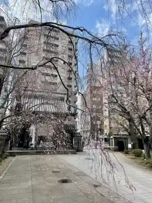 茗荷稲荷神社の{uncategorized: "未分類", other: "その他", undefined: "問題あり", building: "その他建物", grave: "お墓", sacred_gate: "鳥居", guardian: "狛犬", statue: "像", buddha: "仏像", history: "歴史", nature: "自然", garden: "庭園", animal: "動物", pagoda: "塔", temizu: "手水舎", mountain_gate: "山門・神門", sanctuary: "本殿・本堂", subordinate: "末社・摂社", art: "芸術", scenery: "景色", jizo: "地蔵", ema: "絵馬", goshuin: "御朱印", omikuji: "おみくじ", items: "授与品その他", amulet: "お守り", goshuincho: "御朱印帳", eats: "食事", festival: "お祭り", votive_dance: "神楽", shichigosan: "七五三参", wedding: "結婚式", experience: "体験その他", initially: "初詣", around: "周辺", anti_infection: "感染症対策"}