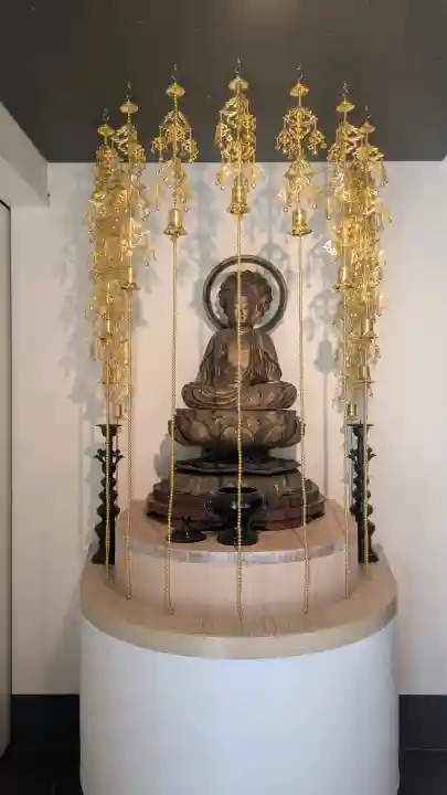 増上寺塔頭 三縁山 宝珠院の{uncategorized: "未分類", other: "その他", undefined: "問題あり", building: "その他建物", grave: "お墓", sacred_gate: "鳥居", guardian: "狛犬", statue: "像", buddha: "仏像", history: "歴史", nature: "自然", garden: "庭園", animal: "動物", pagoda: "塔", temizu: "手水舎", mountain_gate: "山門・神門", sanctuary: "本殿・本堂", subordinate: "末社・摂社", art: "芸術", scenery: "景色", jizo: "地蔵", ema: "絵馬", goshuin: "御朱印", omikuji: "おみくじ", items: "授与品その他", amulet: "お守り", goshuincho: "御朱印帳", eats: "食事", festival: "お祭り", votive_dance: "神楽", shichigosan: "七五三参", wedding: "結婚式", experience: "体験その他", initially: "初詣", around: "周辺", anti_infection: "感染症対策"}