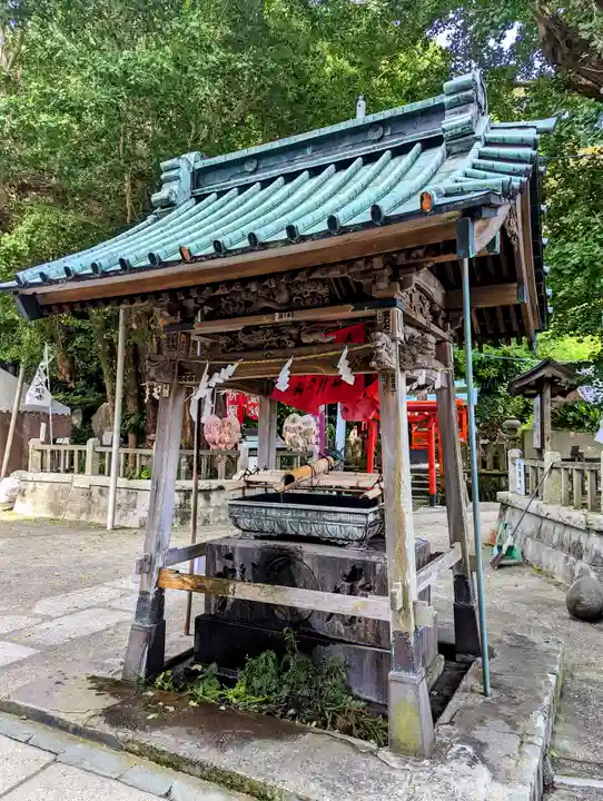 海南神社の手水舎