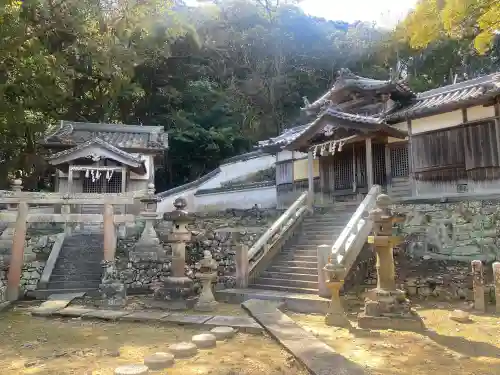 大川八幡神社の{uncategorized: "未分類", other: "その他", undefined: "問題あり", building: "その他建物", grave: "お墓", sacred_gate: "鳥居", guardian: "狛犬", statue: "像", buddha: "仏像", history: "歴史", nature: "自然", garden: "庭園", animal: "動物", pagoda: "塔", temizu: "手水舎", mountain_gate: "山門・神門", sanctuary: "本殿・本堂", subordinate: "末社・摂社", art: "芸術", scenery: "景色", jizo: "地蔵", ema: "絵馬", goshuin: "御朱印", omikuji: "おみくじ", items: "授与品その他", amulet: "お守り", goshuincho: "御朱印帳", eats: "食事", festival: "お祭り", votive_dance: "神楽", shichigosan: "七五三参", wedding: "結婚式", experience: "体験その他", initially: "初詣", around: "周辺", anti_infection: "感染症対策"}