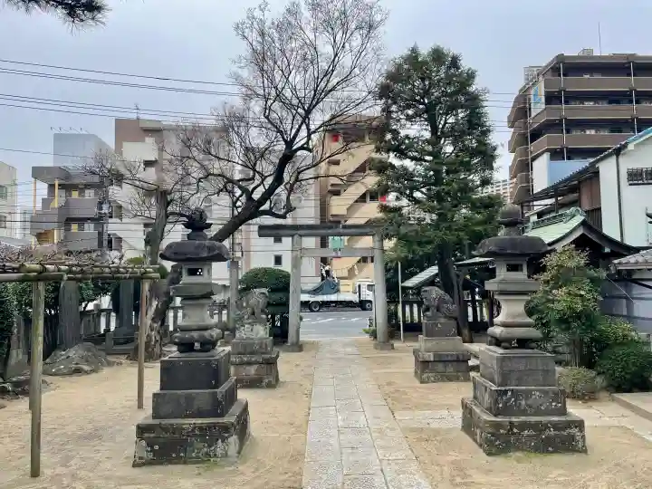胡録神社の{uncategorized: "未分類", other: "その他", undefined: "問題あり", building: "その他建物", grave: "お墓", sacred_gate: "鳥居", guardian: "狛犬", statue: "像", buddha: "仏像", history: "歴史", nature: "自然", garden: "庭園", animal: "動物", pagoda: "塔", temizu: "手水舎", mountain_gate: "山門・神門", sanctuary: "本殿・本堂", subordinate: "末社・摂社", art: "芸術", scenery: "景色", jizo: "地蔵", ema: "絵馬", goshuin: "御朱印", omikuji: "おみくじ", items: "授与品その他", amulet: "お守り", goshuincho: "御朱印帳", eats: "食事", festival: "お祭り", votive_dance: "神楽", shichigosan: "七五三参", wedding: "結婚式", experience: "体験その他", initially: "初詣", around: "周辺", anti_infection: "感染症対策"}