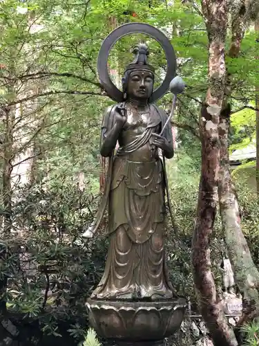 高野山金剛峯寺奥の院の仏像