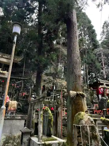 伏見稲荷大社　御膳谷奉拝所の{uncategorized: "未分類", other: "その他", undefined: "問題あり", building: "その他建物", grave: "お墓", sacred_gate: "鳥居", guardian: "狛犬", statue: "像", buddha: "仏像", history: "歴史", nature: "自然", garden: "庭園", animal: "動物", pagoda: "塔", temizu: "手水舎", mountain_gate: "山門・神門", sanctuary: "本殿・本堂", subordinate: "末社・摂社", art: "芸術", scenery: "景色", jizo: "地蔵", ema: "絵馬", goshuin: "御朱印", omikuji: "おみくじ", items: "授与品その他", amulet: "お守り", goshuincho: "御朱印帳", eats: "食事", festival: "お祭り", votive_dance: "神楽", shichigosan: "七五三参", wedding: "結婚式", experience: "体験その他", initially: "初詣", around: "周辺", anti_infection: "感染症対策"}