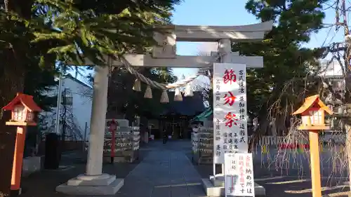 草加神社の鳥居