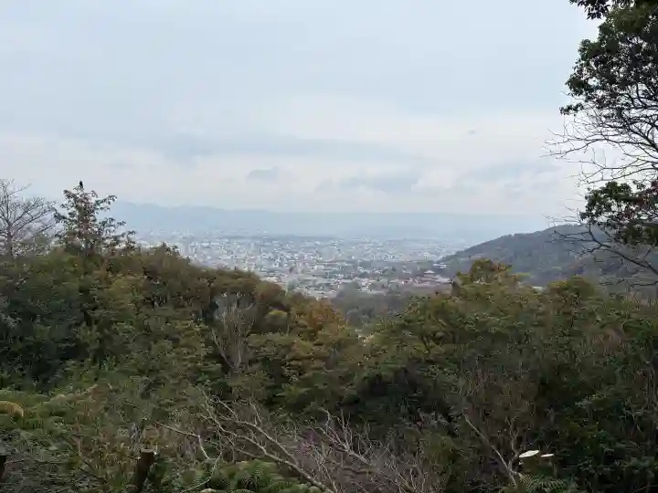 豊国廟(豊国神社飛地境内)の{uncategorized: "未分類", other: "その他", undefined: "問題あり", building: "その他建物", grave: "お墓", sacred_gate: "鳥居", guardian: "狛犬", statue: "像", buddha: "仏像", history: "歴史", nature: "自然", garden: "庭園", animal: "動物", pagoda: "塔", temizu: "手水舎", mountain_gate: "山門・神門", sanctuary: "本殿・本堂", subordinate: "末社・摂社", art: "芸術", scenery: "景色", jizo: "地蔵", ema: "絵馬", goshuin: "御朱印", omikuji: "おみくじ", items: "授与品その他", amulet: "お守り", goshuincho: "御朱印帳", eats: "食事", festival: "お祭り", votive_dance: "神楽", shichigosan: "七五三参", wedding: "結婚式", experience: "体験その他", initially: "初詣", around: "周辺", anti_infection: "感染症対策"}