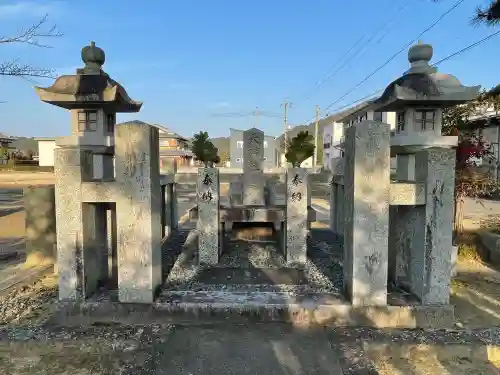 天神社遥拝所の{uncategorized: "未分類", other: "その他", undefined: "問題あり", building: "その他建物", grave: "お墓", sacred_gate: "鳥居", guardian: "狛犬", statue: "像", buddha: "仏像", history: "歴史", nature: "自然", garden: "庭園", animal: "動物", pagoda: "塔", temizu: "手水舎", mountain_gate: "山門・神門", sanctuary: "本殿・本堂", subordinate: "末社・摂社", art: "芸術", scenery: "景色", jizo: "地蔵", ema: "絵馬", goshuin: "御朱印", omikuji: "おみくじ", items: "授与品その他", amulet: "お守り", goshuincho: "御朱印帳", eats: "食事", festival: "お祭り", votive_dance: "神楽", shichigosan: "七五三参", wedding: "結婚式", experience: "体験その他", initially: "初詣", around: "周辺", anti_infection: "感染症対策"}