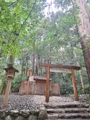 瀧原宮(皇大神宮別宮)の{uncategorized: "未分類", other: "その他", undefined: "問題あり", building: "その他建物", grave: "お墓", sacred_gate: "鳥居", guardian: "狛犬", statue: "像", buddha: "仏像", history: "歴史", nature: "自然", garden: "庭園", animal: "動物", pagoda: "塔", temizu: "手水舎", mountain_gate: "山門・神門", sanctuary: "本殿・本堂", subordinate: "末社・摂社", art: "芸術", scenery: "景色", jizo: "地蔵", ema: "絵馬", goshuin: "御朱印", omikuji: "おみくじ", items: "授与品その他", amulet: "お守り", goshuincho: "御朱印帳", eats: "食事", festival: "お祭り", votive_dance: "神楽", shichigosan: "七五三参", wedding: "結婚式", experience: "体験その他", initially: "初詣", around: "周辺", anti_infection: "感染症対策"}