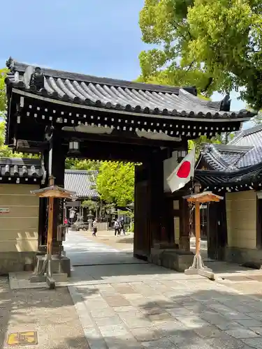 杭全神社の山門