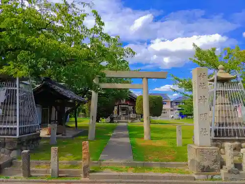 神明社の鳥居