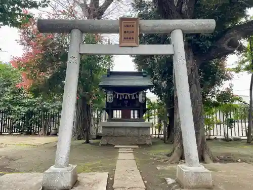 上高田氷川神社の{uncategorized: "未分類", other: "その他", undefined: "問題あり", building: "その他建物", grave: "お墓", sacred_gate: "鳥居", guardian: "狛犬", statue: "像", buddha: "仏像", history: "歴史", nature: "自然", garden: "庭園", animal: "動物", pagoda: "塔", temizu: "手水舎", mountain_gate: "山門・神門", sanctuary: "本殿・本堂", subordinate: "末社・摂社", art: "芸術", scenery: "景色", jizo: "地蔵", ema: "絵馬", goshuin: "御朱印", omikuji: "おみくじ", items: "授与品その他", amulet: "お守り", goshuincho: "御朱印帳", eats: "食事", festival: "お祭り", votive_dance: "神楽", shichigosan: "七五三参", wedding: "結婚式", experience: "体験その他", initially: "初詣", around: "周辺", anti_infection: "感染症対策"}