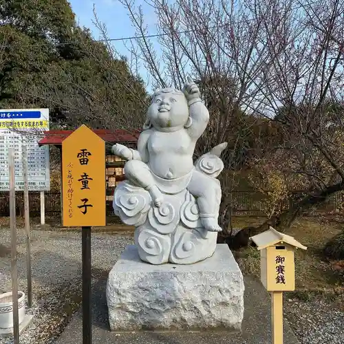 雷電神社の像