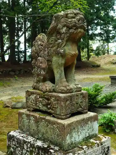 鳥海山大物忌神社蕨岡口ノ宮の狛犬