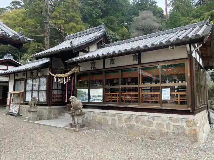 添御縣坐神社の{uncategorized: "未分類", other: "その他", undefined: "問題あり", building: "その他建物", grave: "お墓", sacred_gate: "鳥居", guardian: "狛犬", statue: "像", buddha: "仏像", history: "歴史", nature: "自然", garden: "庭園", animal: "動物", pagoda: "塔", temizu: "手水舎", mountain_gate: "山門・神門", sanctuary: "本殿・本堂", subordinate: "末社・摂社", art: "芸術", scenery: "景色", jizo: "地蔵", ema: "絵馬", goshuin: "御朱印", omikuji: "おみくじ", items: "授与品その他", amulet: "お守り", goshuincho: "御朱印帳", eats: "食事", festival: "お祭り", votive_dance: "神楽", shichigosan: "七五三参", wedding: "結婚式", experience: "体験その他", initially: "初詣", around: "周辺", anti_infection: "感染症対策"}