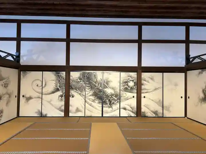 龍安寺の{uncategorized: "未分類", other: "その他", undefined: "問題あり", building: "その他建物", grave: "お墓", sacred_gate: "鳥居", guardian: "狛犬", statue: "像", buddha: "仏像", history: "歴史", nature: "自然", garden: "庭園", animal: "動物", pagoda: "塔", temizu: "手水舎", mountain_gate: "山門・神門", sanctuary: "本殿・本堂", subordinate: "末社・摂社", art: "芸術", scenery: "景色", jizo: "地蔵", ema: "絵馬", goshuin: "御朱印", omikuji: "おみくじ", items: "授与品その他", amulet: "お守り", goshuincho: "御朱印帳", eats: "食事", festival: "お祭り", votive_dance: "神楽", shichigosan: "七五三参", wedding: "結婚式", experience: "体験その他", initially: "初詣", around: "周辺", anti_infection: "感染症対策"}