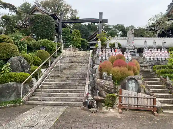 西光寺の山門