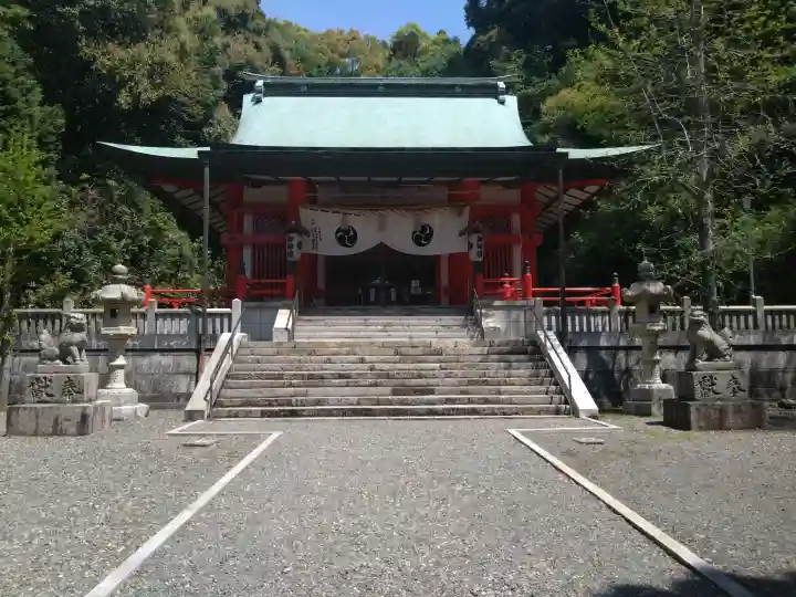礒宮八幡神社の{uncategorized: "未分類", other: "その他", undefined: "問題あり", building: "その他建物", grave: "お墓", sacred_gate: "鳥居", guardian: "狛犬", statue: "像", buddha: "仏像", history: "歴史", nature: "自然", garden: "庭園", animal: "動物", pagoda: "塔", temizu: "手水舎", mountain_gate: "山門・神門", sanctuary: "本殿・本堂", subordinate: "末社・摂社", art: "芸術", scenery: "景色", jizo: "地蔵", ema: "絵馬", goshuin: "御朱印", omikuji: "おみくじ", items: "授与品その他", amulet: "お守り", goshuincho: "御朱印帳", eats: "食事", festival: "お祭り", votive_dance: "神楽", shichigosan: "七五三参", wedding: "結婚式", experience: "体験その他", initially: "初詣", around: "周辺", anti_infection: "感染症対策"}