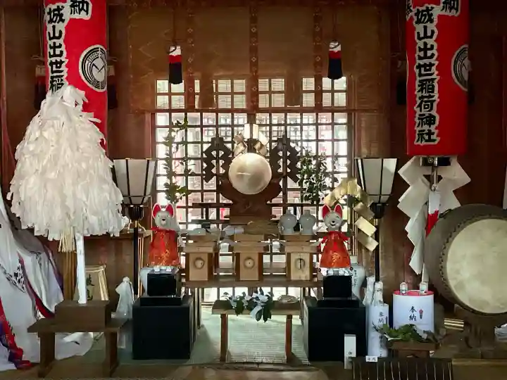 城山稲荷神社の{uncategorized: "未分類", other: "その他", undefined: "問題あり", building: "その他建物", grave: "お墓", sacred_gate: "鳥居", guardian: "狛犬", statue: "像", buddha: "仏像", history: "歴史", nature: "自然", garden: "庭園", animal: "動物", pagoda: "塔", temizu: "手水舎", mountain_gate: "山門・神門", sanctuary: "本殿・本堂", subordinate: "末社・摂社", art: "芸術", scenery: "景色", jizo: "地蔵", ema: "絵馬", goshuin: "御朱印", omikuji: "おみくじ", items: "授与品その他", amulet: "お守り", goshuincho: "御朱印帳", eats: "食事", festival: "お祭り", votive_dance: "神楽", shichigosan: "七五三参", wedding: "結婚式", experience: "体験その他", initially: "初詣", around: "周辺", anti_infection: "感染症対策"}