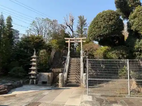 鶴見神社の{uncategorized: "未分類", other: "その他", undefined: "問題あり", building: "その他建物", grave: "お墓", sacred_gate: "鳥居", guardian: "狛犬", statue: "像", buddha: "仏像", history: "歴史", nature: "自然", garden: "庭園", animal: "動物", pagoda: "塔", temizu: "手水舎", mountain_gate: "山門・神門", sanctuary: "本殿・本堂", subordinate: "末社・摂社", art: "芸術", scenery: "景色", jizo: "地蔵", ema: "絵馬", goshuin: "御朱印", omikuji: "おみくじ", items: "授与品その他", amulet: "お守り", goshuincho: "御朱印帳", eats: "食事", festival: "お祭り", votive_dance: "神楽", shichigosan: "七五三参", wedding: "結婚式", experience: "体験その他", initially: "初詣", around: "周辺", anti_infection: "感染症対策"}