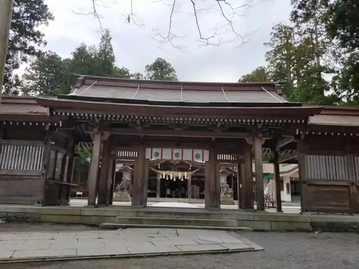 白山比咩神社の山門・神門