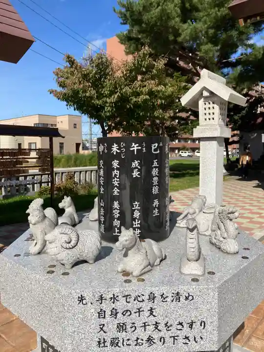 新川皇大神社の像