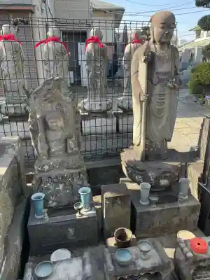 雪峰院の{uncategorized: "未分類", other: "その他", undefined: "問題あり", building: "その他建物", grave: "お墓", sacred_gate: "鳥居", guardian: "狛犬", statue: "像", buddha: "仏像", history: "歴史", nature: "自然", garden: "庭園", animal: "動物", pagoda: "塔", temizu: "手水舎", mountain_gate: "山門・神門", sanctuary: "本殿・本堂", subordinate: "末社・摂社", art: "芸術", scenery: "景色", jizo: "地蔵", ema: "絵馬", goshuin: "御朱印", omikuji: "おみくじ", items: "授与品その他", amulet: "お守り", goshuincho: "御朱印帳", eats: "食事", festival: "お祭り", votive_dance: "神楽", shichigosan: "七五三参", wedding: "結婚式", experience: "体験その他", initially: "初詣", around: "周辺", anti_infection: "感染症対策"}