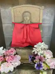 實々神社の像