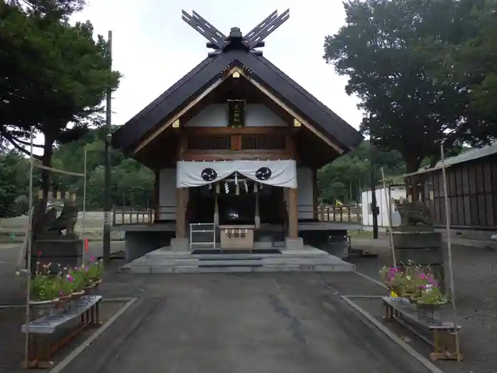 石山神社の本殿