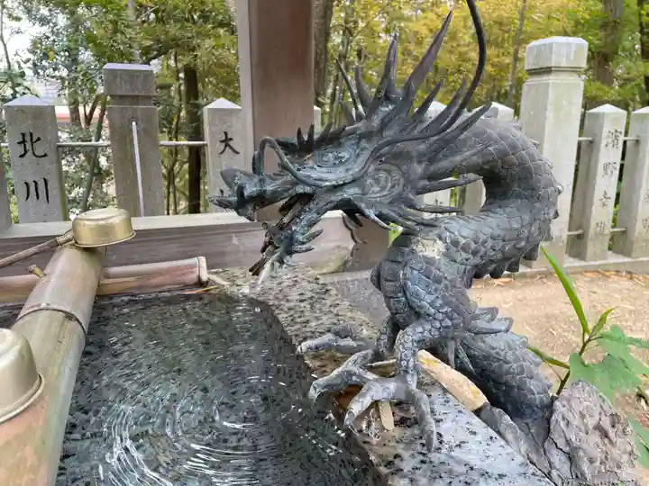 多聞六神社の手水舎