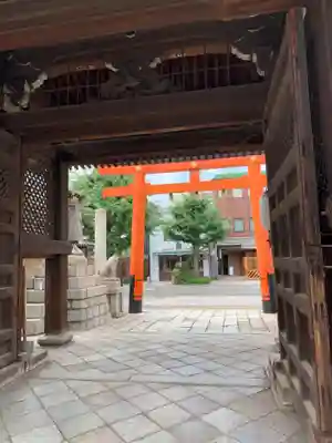 下御霊神社の山門・神門