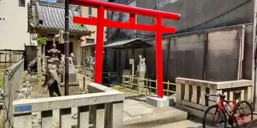行成稲荷神社の鳥居