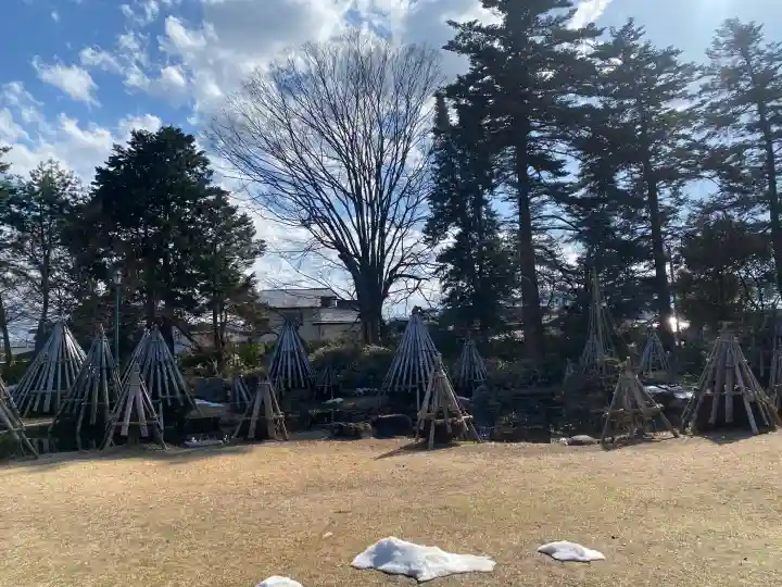 上杉神社の{uncategorized: "未分類", other: "その他", undefined: "問題あり", building: "その他建物", grave: "お墓", sacred_gate: "鳥居", guardian: "狛犬", statue: "像", buddha: "仏像", history: "歴史", nature: "自然", garden: "庭園", animal: "動物", pagoda: "塔", temizu: "手水舎", mountain_gate: "山門・神門", sanctuary: "本殿・本堂", subordinate: "末社・摂社", art: "芸術", scenery: "景色", jizo: "地蔵", ema: "絵馬", goshuin: "御朱印", omikuji: "おみくじ", items: "授与品その他", amulet: "お守り", goshuincho: "御朱印帳", eats: "食事", festival: "お祭り", votive_dance: "神楽", shichigosan: "七五三参", wedding: "結婚式", experience: "体験その他", initially: "初詣", around: "周辺", anti_infection: "感染症対策"}