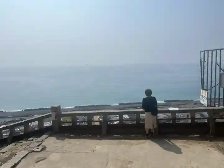 久能山東照宮の{uncategorized: "未分類", other: "その他", undefined: "問題あり", building: "その他建物", grave: "お墓", sacred_gate: "鳥居", guardian: "狛犬", statue: "像", buddha: "仏像", history: "歴史", nature: "自然", garden: "庭園", animal: "動物", pagoda: "塔", temizu: "手水舎", mountain_gate: "山門・神門", sanctuary: "本殿・本堂", subordinate: "末社・摂社", art: "芸術", scenery: "景色", jizo: "地蔵", ema: "絵馬", goshuin: "御朱印", omikuji: "おみくじ", items: "授与品その他", amulet: "お守り", goshuincho: "御朱印帳", eats: "食事", festival: "お祭り", votive_dance: "神楽", shichigosan: "七五三参", wedding: "結婚式", experience: "体験その他", initially: "初詣", around: "周辺", anti_infection: "感染症対策"}