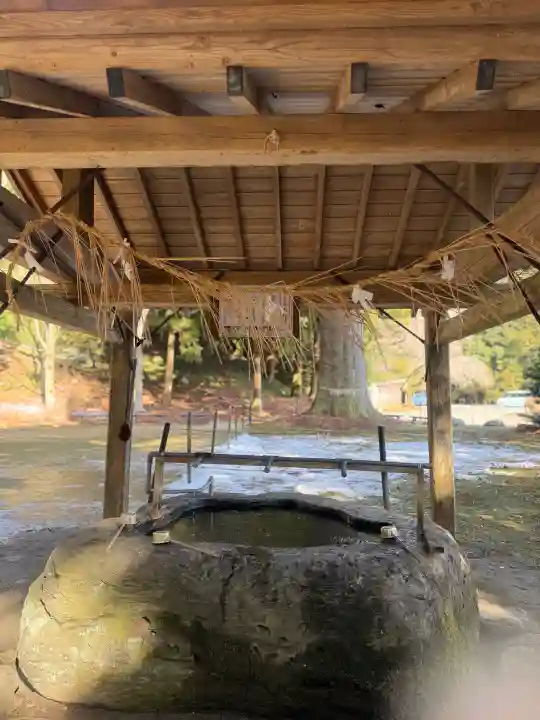 雷神社の{uncategorized: "未分類", other: "その他", undefined: "問題あり", building: "その他建物", grave: "お墓", sacred_gate: "鳥居", guardian: "狛犬", statue: "像", buddha: "仏像", history: "歴史", nature: "自然", garden: "庭園", animal: "動物", pagoda: "塔", temizu: "手水舎", mountain_gate: "山門・神門", sanctuary: "本殿・本堂", subordinate: "末社・摂社", art: "芸術", scenery: "景色", jizo: "地蔵", ema: "絵馬", goshuin: "御朱印", omikuji: "おみくじ", items: "授与品その他", amulet: "お守り", goshuincho: "御朱印帳", eats: "食事", festival: "お祭り", votive_dance: "神楽", shichigosan: "七五三参", wedding: "結婚式", experience: "体験その他", initially: "初詣", around: "周辺", anti_infection: "感染症対策"}
