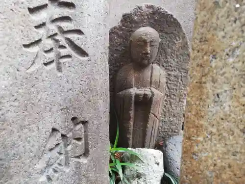 雷電稲荷神社の地蔵