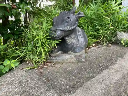 瀧神社の像