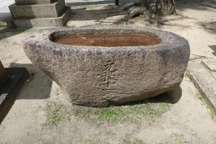 止止呂支比売命神社の手水舎