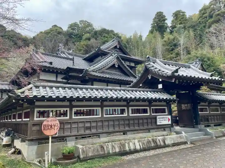 本漸寺の{uncategorized: "未分類", other: "その他", undefined: "問題あり", building: "その他建物", grave: "お墓", sacred_gate: "鳥居", guardian: "狛犬", statue: "像", buddha: "仏像", history: "歴史", nature: "自然", garden: "庭園", animal: "動物", pagoda: "塔", temizu: "手水舎", mountain_gate: "山門・神門", sanctuary: "本殿・本堂", subordinate: "末社・摂社", art: "芸術", scenery: "景色", jizo: "地蔵", ema: "絵馬", goshuin: "御朱印", omikuji: "おみくじ", items: "授与品その他", amulet: "お守り", goshuincho: "御朱印帳", eats: "食事", festival: "お祭り", votive_dance: "神楽", shichigosan: "七五三参", wedding: "結婚式", experience: "体験その他", initially: "初詣", around: "周辺", anti_infection: "感染症対策"}