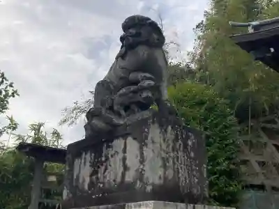 諏訪神社の{uncategorized: "未分類", other: "その他", undefined: "問題あり", building: "その他建物", grave: "お墓", sacred_gate: "鳥居", guardian: "狛犬", statue: "像", buddha: "仏像", history: "歴史", nature: "自然", garden: "庭園", animal: "動物", pagoda: "塔", temizu: "手水舎", mountain_gate: "山門・神門", sanctuary: "本殿・本堂", subordinate: "末社・摂社", art: "芸術", scenery: "景色", jizo: "地蔵", ema: "絵馬", goshuin: "御朱印", omikuji: "おみくじ", items: "授与品その他", amulet: "お守り", goshuincho: "御朱印帳", eats: "食事", festival: "お祭り", votive_dance: "神楽", shichigosan: "七五三参", wedding: "結婚式", experience: "体験その他", initially: "初詣", around: "周辺", anti_infection: "感染症対策"}