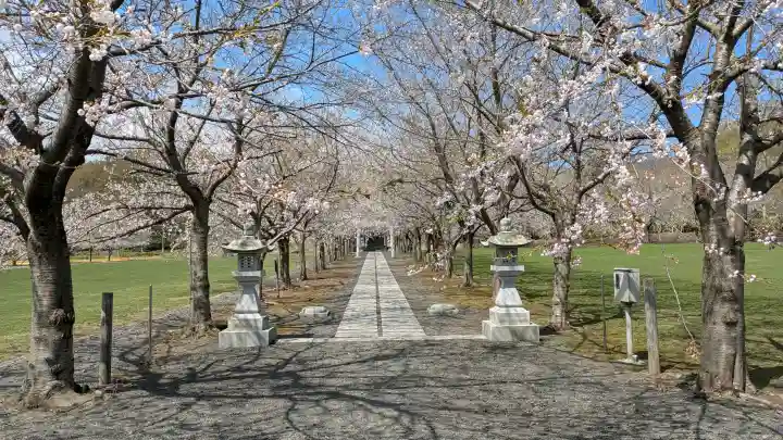 明和神社の{uncategorized: "未分類", other: "その他", undefined: "問題あり", building: "その他建物", grave: "お墓", sacred_gate: "鳥居", guardian: "狛犬", statue: "像", buddha: "仏像", history: "歴史", nature: "自然", garden: "庭園", animal: "動物", pagoda: "塔", temizu: "手水舎", mountain_gate: "山門・神門", sanctuary: "本殿・本堂", subordinate: "末社・摂社", art: "芸術", scenery: "景色", jizo: "地蔵", ema: "絵馬", goshuin: "御朱印", omikuji: "おみくじ", items: "授与品その他", amulet: "お守り", goshuincho: "御朱印帳", eats: "食事", festival: "お祭り", votive_dance: "神楽", shichigosan: "七五三参", wedding: "結婚式", experience: "体験その他", initially: "初詣", around: "周辺", anti_infection: "感染症対策"}