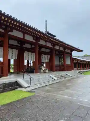薬師寺の山門・神門