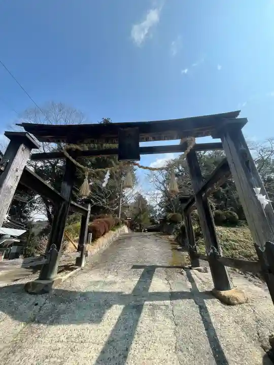 武塔神社の{uncategorized: "未分類", other: "その他", undefined: "問題あり", building: "その他建物", grave: "お墓", sacred_gate: "鳥居", guardian: "狛犬", statue: "像", buddha: "仏像", history: "歴史", nature: "自然", garden: "庭園", animal: "動物", pagoda: "塔", temizu: "手水舎", mountain_gate: "山門・神門", sanctuary: "本殿・本堂", subordinate: "末社・摂社", art: "芸術", scenery: "景色", jizo: "地蔵", ema: "絵馬", goshuin: "御朱印", omikuji: "おみくじ", items: "授与品その他", amulet: "お守り", goshuincho: "御朱印帳", eats: "食事", festival: "お祭り", votive_dance: "神楽", shichigosan: "七五三参", wedding: "結婚式", experience: "体験その他", initially: "初詣", around: "周辺", anti_infection: "感染症対策"}