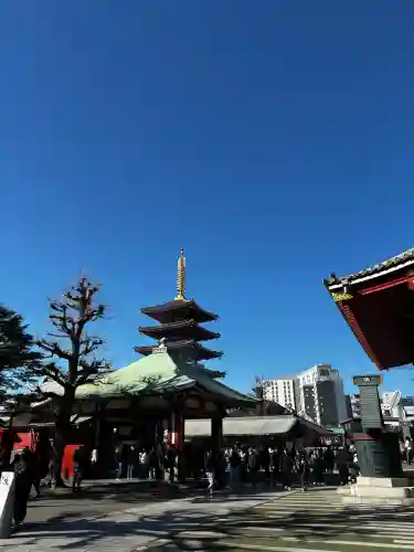 浅草寺の{uncategorized: "未分類", other: "その他", undefined: "問題あり", building: "その他建物", grave: "お墓", sacred_gate: "鳥居", guardian: "狛犬", statue: "像", buddha: "仏像", history: "歴史", nature: "自然", garden: "庭園", animal: "動物", pagoda: "塔", temizu: "手水舎", mountain_gate: "山門・神門", sanctuary: "本殿・本堂", subordinate: "末社・摂社", art: "芸術", scenery: "景色", jizo: "地蔵", ema: "絵馬", goshuin: "御朱印", omikuji: "おみくじ", items: "授与品その他", amulet: "お守り", goshuincho: "御朱印帳", eats: "食事", festival: "お祭り", votive_dance: "神楽", shichigosan: "七五三参", wedding: "結婚式", experience: "体験その他", initially: "初詣", around: "周辺", anti_infection: "感染症対策"}