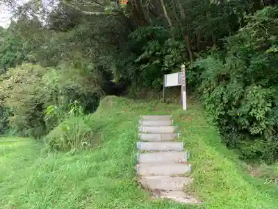 石像釈迦立像のその他建物