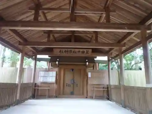 箕曲中松原神社の本殿・本堂