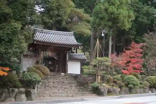 西明寺の山門