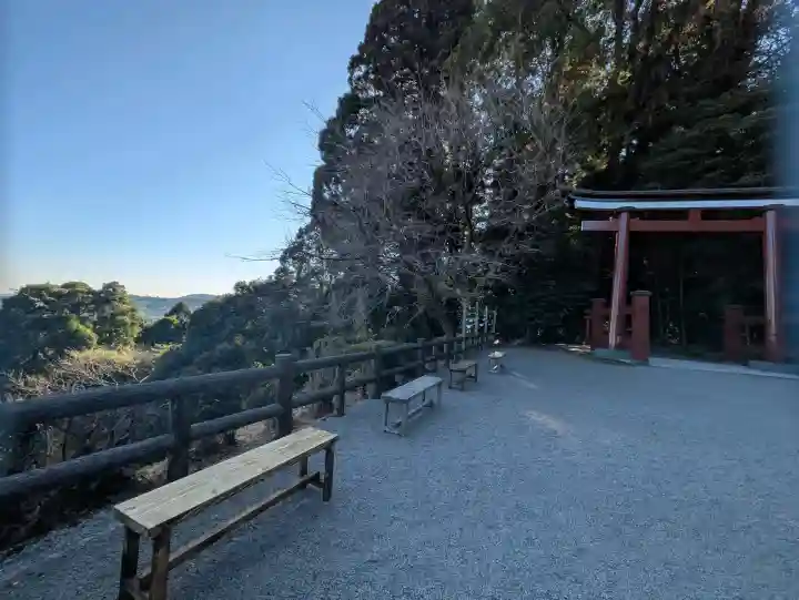 霧島東神社の{uncategorized: "未分類", other: "その他", undefined: "問題あり", building: "その他建物", grave: "お墓", sacred_gate: "鳥居", guardian: "狛犬", statue: "像", buddha: "仏像", history: "歴史", nature: "自然", garden: "庭園", animal: "動物", pagoda: "塔", temizu: "手水舎", mountain_gate: "山門・神門", sanctuary: "本殿・本堂", subordinate: "末社・摂社", art: "芸術", scenery: "景色", jizo: "地蔵", ema: "絵馬", goshuin: "御朱印", omikuji: "おみくじ", items: "授与品その他", amulet: "お守り", goshuincho: "御朱印帳", eats: "食事", festival: "お祭り", votive_dance: "神楽", shichigosan: "七五三参", wedding: "結婚式", experience: "体験その他", initially: "初詣", around: "周辺", anti_infection: "感染症対策"}