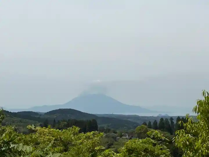 霧島神宮の{uncategorized: "未分類", other: "その他", undefined: "問題あり", building: "その他建物", grave: "お墓", sacred_gate: "鳥居", guardian: "狛犬", statue: "像", buddha: "仏像", history: "歴史", nature: "自然", garden: "庭園", animal: "動物", pagoda: "塔", temizu: "手水舎", mountain_gate: "山門・神門", sanctuary: "本殿・本堂", subordinate: "末社・摂社", art: "芸術", scenery: "景色", jizo: "地蔵", ema: "絵馬", goshuin: "御朱印", omikuji: "おみくじ", items: "授与品その他", amulet: "お守り", goshuincho: "御朱印帳", eats: "食事", festival: "お祭り", votive_dance: "神楽", shichigosan: "七五三参", wedding: "結婚式", experience: "体験その他", initially: "初詣", around: "周辺", anti_infection: "感染症対策"}