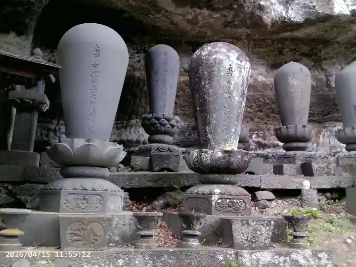 釋尊寺の{uncategorized: "未分類", other: "その他", undefined: "問題あり", building: "その他建物", grave: "お墓", sacred_gate: "鳥居", guardian: "狛犬", statue: "像", buddha: "仏像", history: "歴史", nature: "自然", garden: "庭園", animal: "動物", pagoda: "塔", temizu: "手水舎", mountain_gate: "山門・神門", sanctuary: "本殿・本堂", subordinate: "末社・摂社", art: "芸術", scenery: "景色", jizo: "地蔵", ema: "絵馬", goshuin: "御朱印", omikuji: "おみくじ", items: "授与品その他", amulet: "お守り", goshuincho: "御朱印帳", eats: "食事", festival: "お祭り", votive_dance: "神楽", shichigosan: "七五三参", wedding: "結婚式", experience: "体験その他", initially: "初詣", around: "周辺", anti_infection: "感染症対策"}