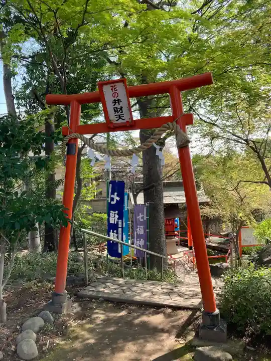 尾曳稲荷神社の末社・摂社